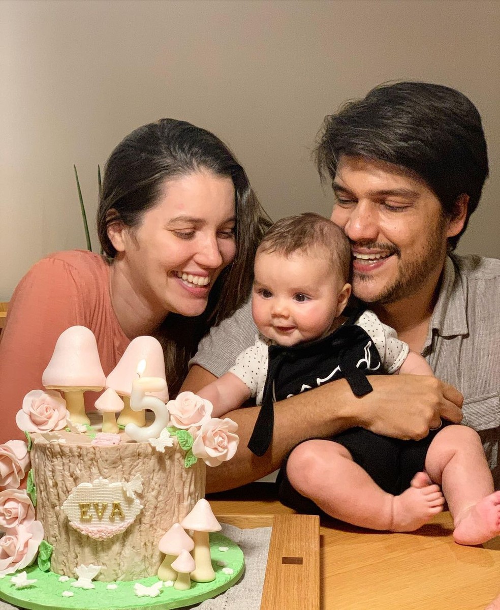 Nathalia Dill e Pedro Curvello celebram os 5 meses da filha, Eva  — Foto: Reprodução/Instagram