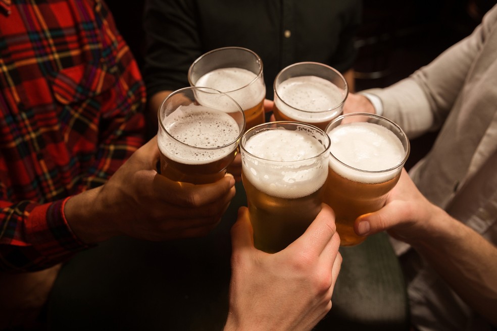 Brinde de cerveja  Foto: Freepik