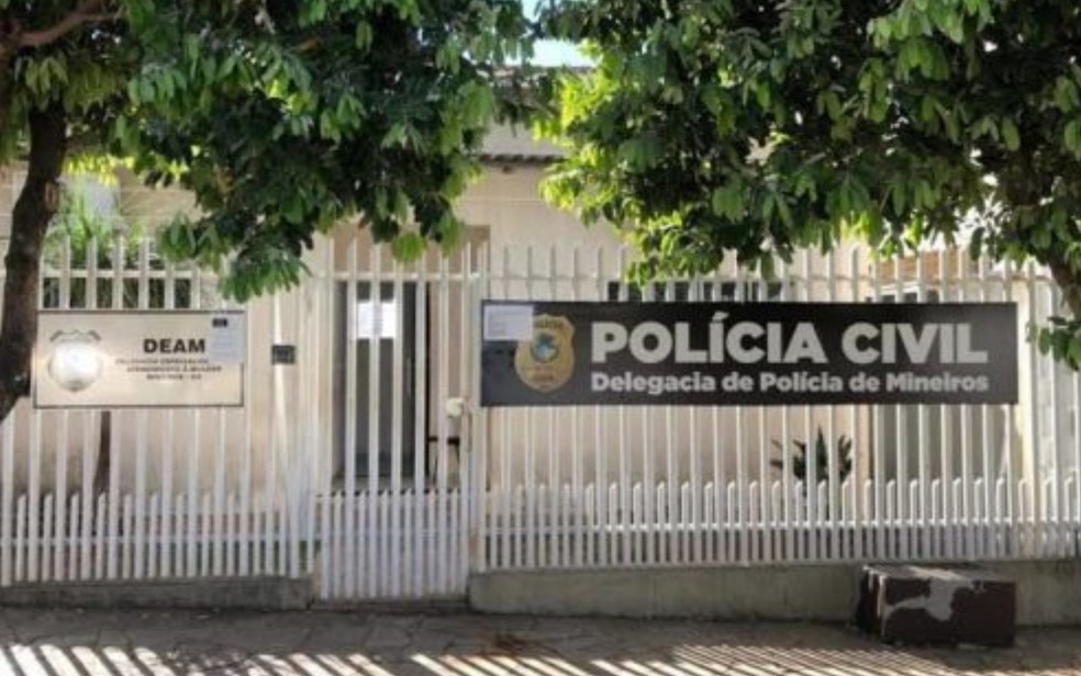 Polícia Civil de Mineiros prende homem suspeito de estuprar a filha de 10 anos  — Foto: Divulgação/Polícia Civil 