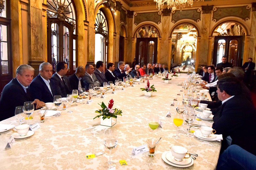 Governador anunciou pagamento do IPVA em reunião com prefeitos mineiros (Foto: Governo de Minas/Divulgação)