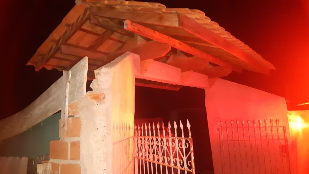Criança de 4 anos foi encontrada morta dentro de carro em garagem de Piracicaba — Foto: Edijan Del Santo/EPTV