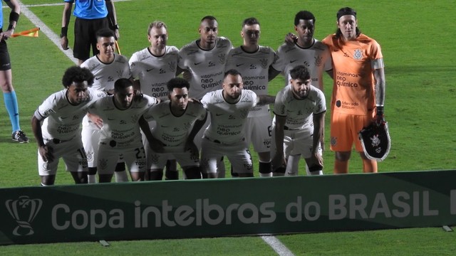 Time do Corinthians antes de jogo contra o Atlético-GO