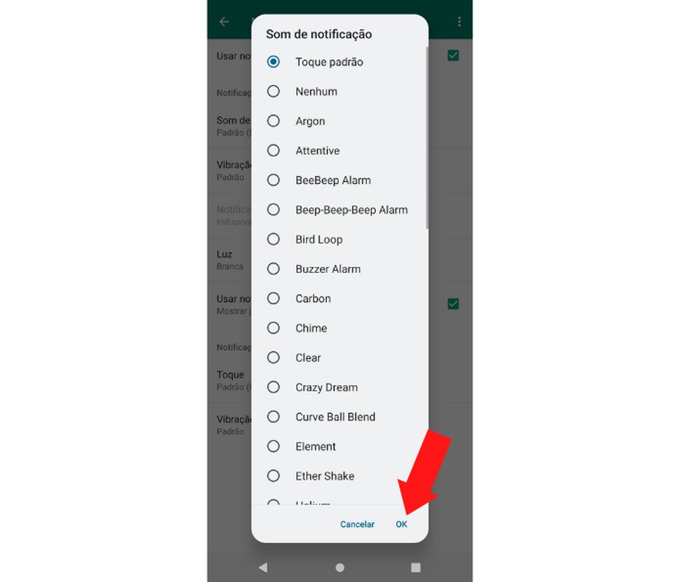 Escolhendo um novo som de notificação no WhatsApp — Foto: Reprodução/Mariana Tralback