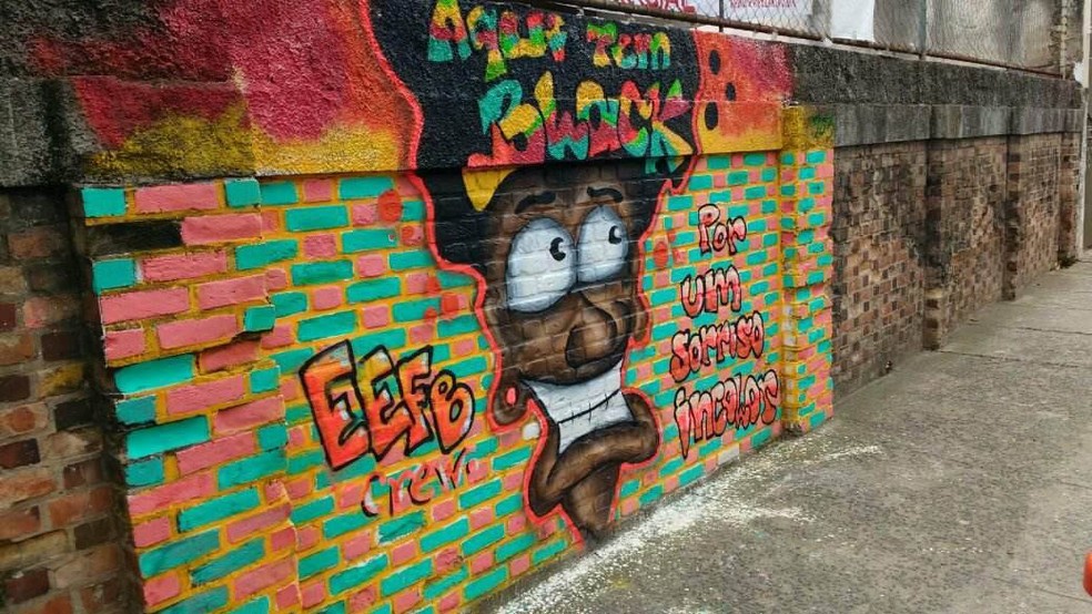 Muro De Escola Que Foi Pichado Com Frases Racistas Em Juiz De Fora Ganha Grafite Contra Preconceito Zona Da Mata G1