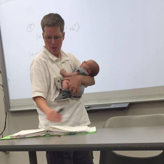 Antes do bebê nascer, professora já tinha oferecido ajuda (Foto: Reprodução)