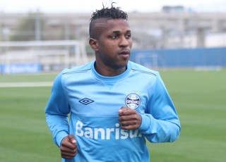 Bolaños refaz trio com Luan e Douglas para retomar poder de fogo do Grêmio
