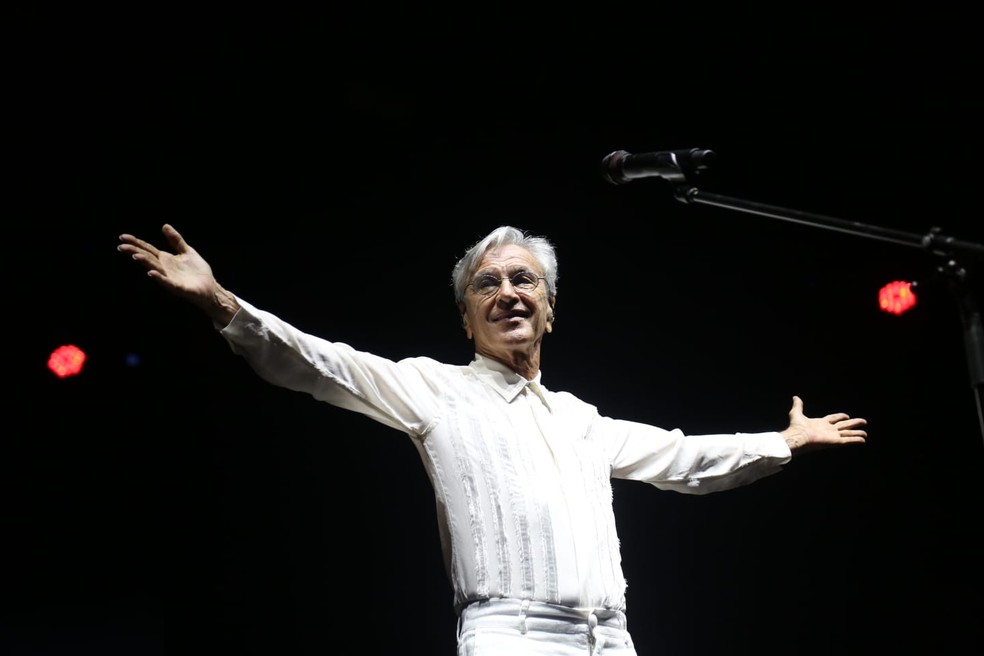 Caetano Veloso na abertura do carnaval do Recife — Foto: Foto: Ricardo Labastier/Titular Fotografia