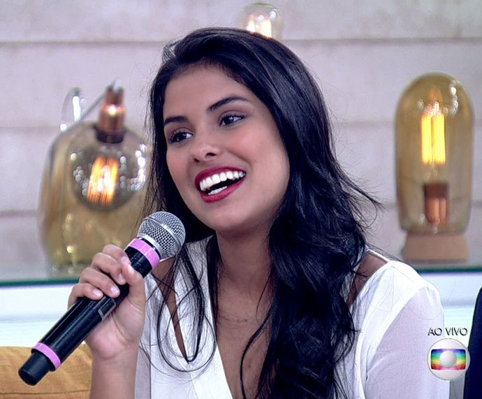 Munik participa do 'Encontro' e revela planos de ser atriz  (Foto: TV Globo)