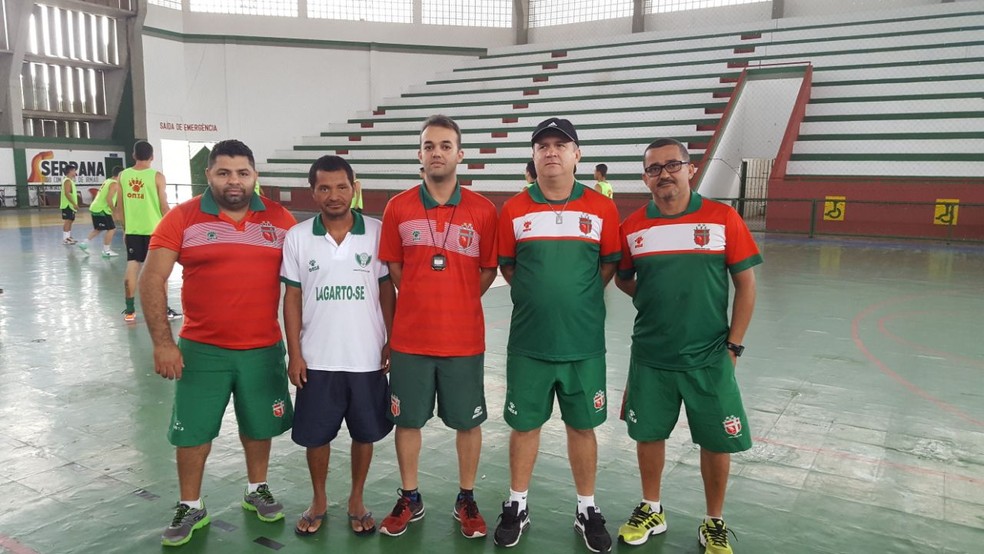 Galego e comissão técnica do Lagarto Futsal (Foto: Filipe Mendonça)
