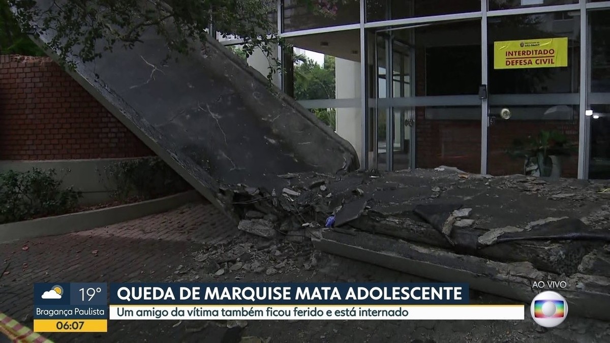 Estudantes do Colégio Santa Cruz homenageiam aluno morto após queda de marquise; aulas estão suspensas - G1