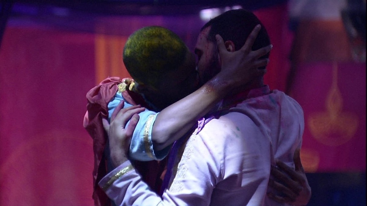 Lucas Penteado E Gilberto Trocam Beijos Na Festa Holi Festival No Bbb21 | Casa Bbb | Gshow