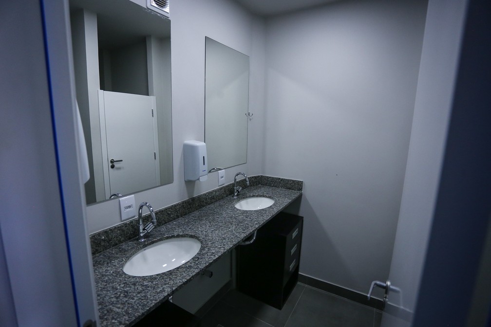 Novo CT da base do Grêmio - banheiro do dormitório — Foto: Lucas Uebel/Divulgação Grêmio