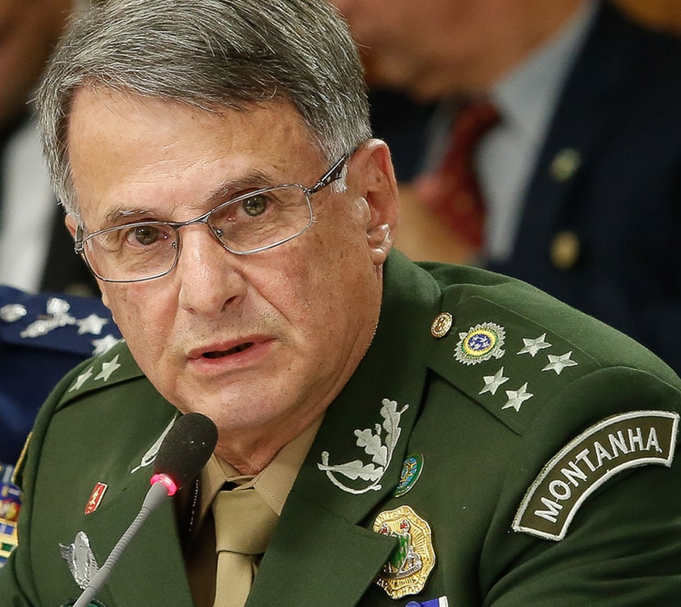 Ministro da Defesa sai por não estar "alinhado"; Pujol deve deixar o  comando do Exército | Política | Valor Econômico