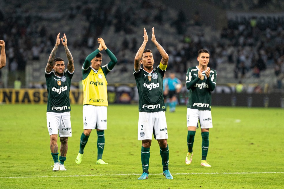 Jogadores do Palmeiras festejam vit&oacute;ria contra o Atl&eacute;tico-MG no Mineir&atilde;o &mdash; Foto: Alessandra Torres/AGIF