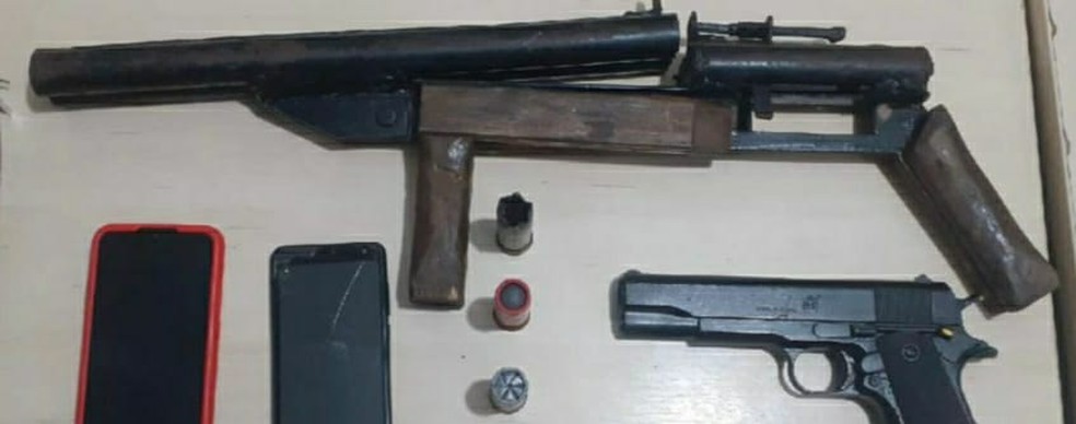 Armas apreendidas com assaltantes em Natal — Foto: Sesed/Cedida