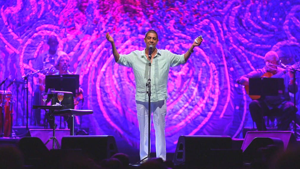 Zeca Pagodinho volta aos palcos do Rio  — Foto: Reprodução/TV Globo 