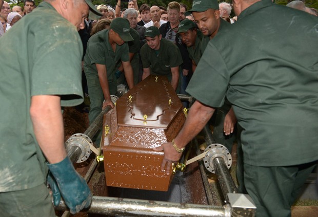 Corpo de Cauby foi enterrado na segunda-feira (16) (Foto: Francisco Cepeda/AgNews)