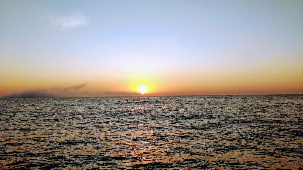 Saída pelágica feita em Itanhaém (SP) se iniciou às quatro da manhã e finalizou com o pôr do sol do mesmo dia — Foto: Marcelo H. Marques
