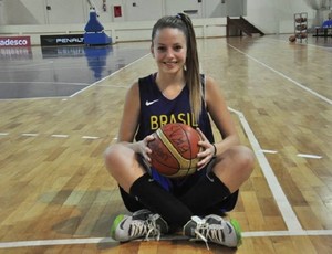 Clarissa Carneiro, basquete de Venceslau, na seleção brasileira sub-15 (Foto: CBB / Divulgação)