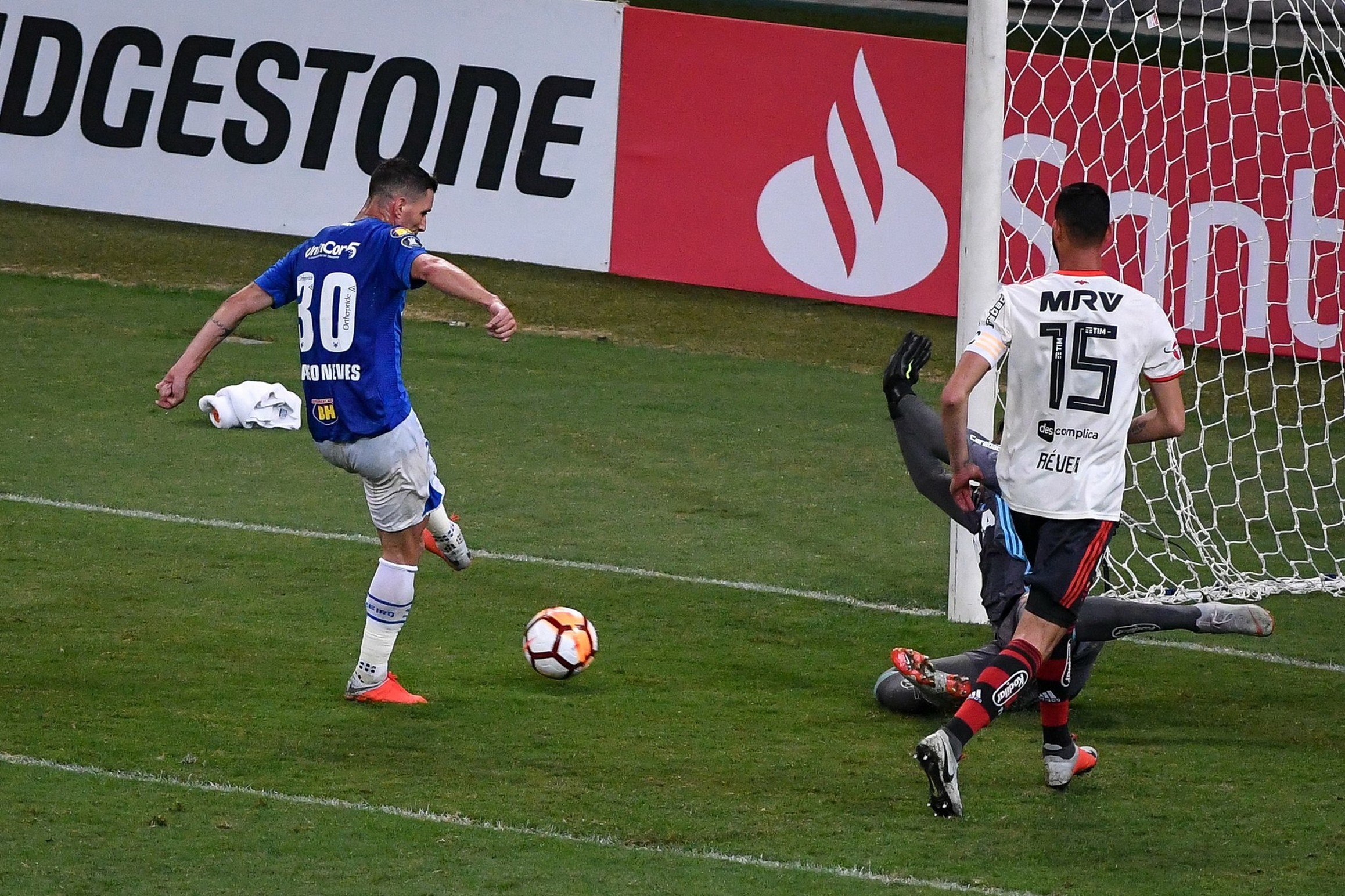 Em noite de milagre, Diego Alves destaca atuação do Flamengo contra o Cruzeiro: Vimos o medo na cara deles
