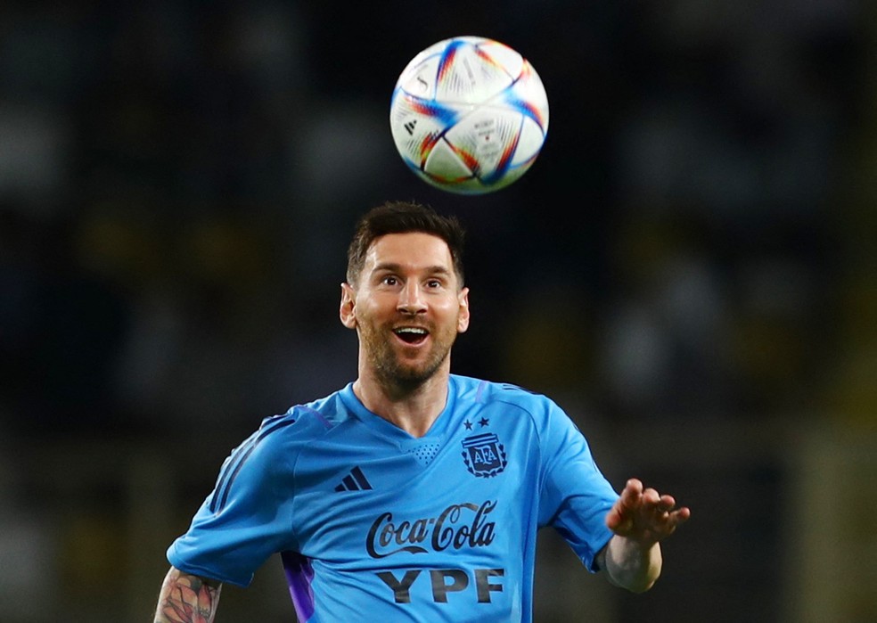 Messi treina com a seleção argentina em Abu Dhabi — Foto: Amr Alfiky/Reuters