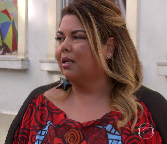 Atriz se emocina ao falar de sua terra (Foto: TV Globo)
