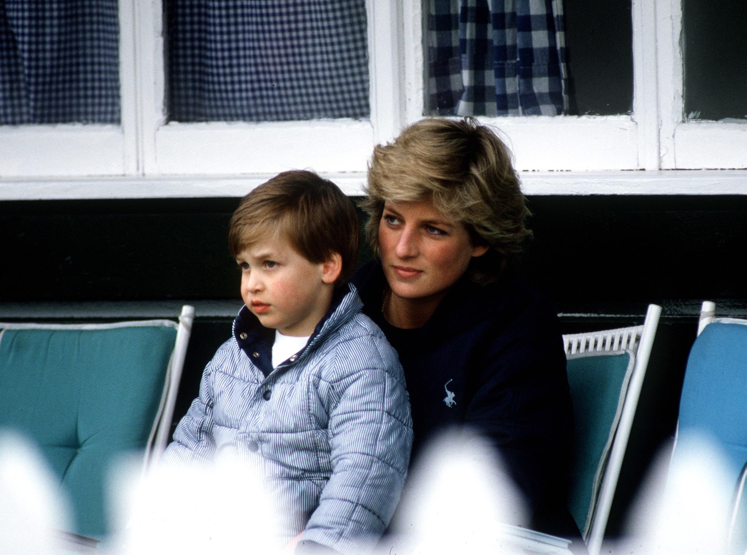 A Princesa Diana (1961-1997) com o filho William no colo em foto datada de 1987 (Foto: Getty Images)