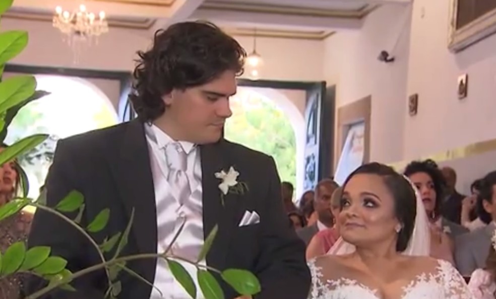 Amanda e Fabiano se casaram em Salvador â Foto: ReproduÃ§Ã£o/TV Bahia