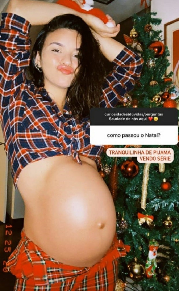 Grávida, Talita Younan passa o Natal em casa (Foto: Reprodução/Instagram)