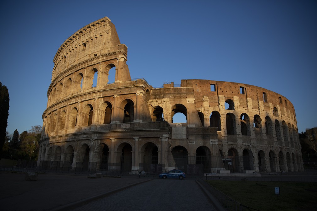 Coliseu, em Roma, na Itália, durante a quarentena no país — Foto: Alessandra Tarantino/AP Photo