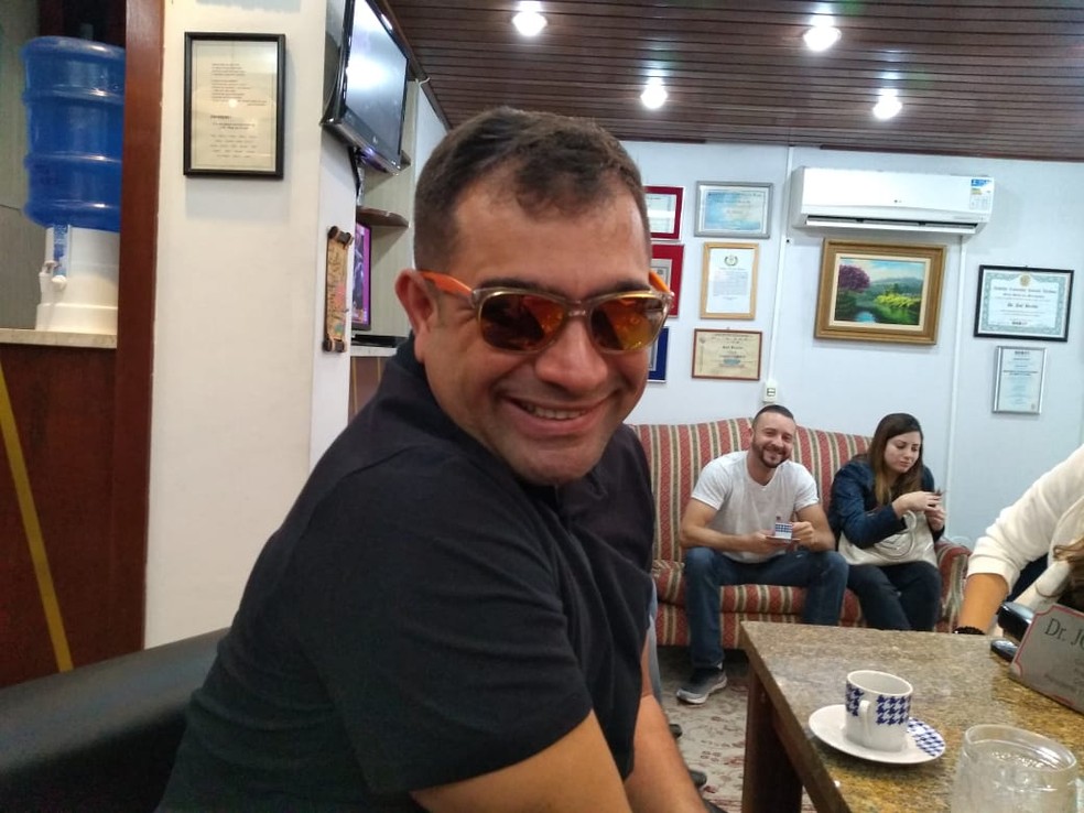 Ator registrou boletim de ocorrência na capital e processou pai e filho por homofobia e danos morais — Foto: Yasmin Castro/G1