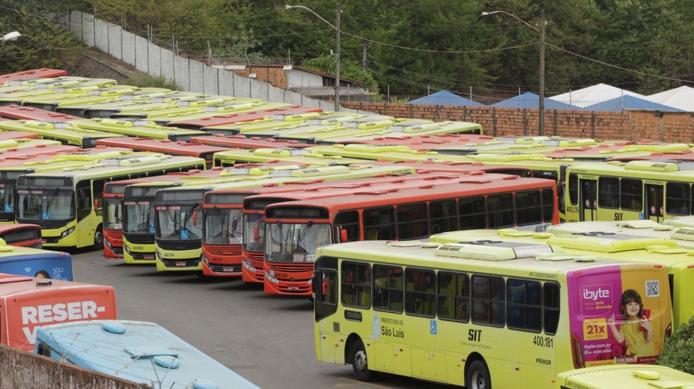 Ônibus permanecem parados nas garagens da cidade.  Foto: Adriano Soares/ Grupo Mirante
