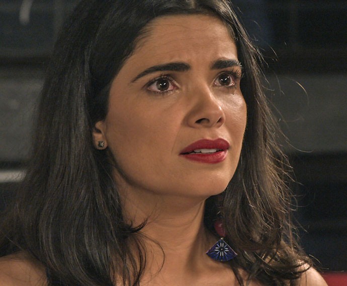 Tóia chora em discussão com Juliano (Foto: TV Globo)