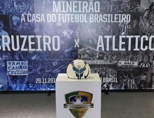 Painel de divulgaçaõ e bola do clássico da grande final da Copa do Brasil, no Mineirão (Foto: Divulgação/Minas Arena)