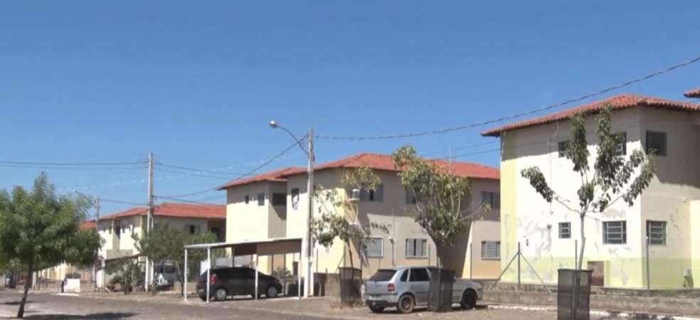 Moradores temem desabamento de apartamentos populares de Picos, Sul do Piauí — Foto: Reprodução/TV Clube 