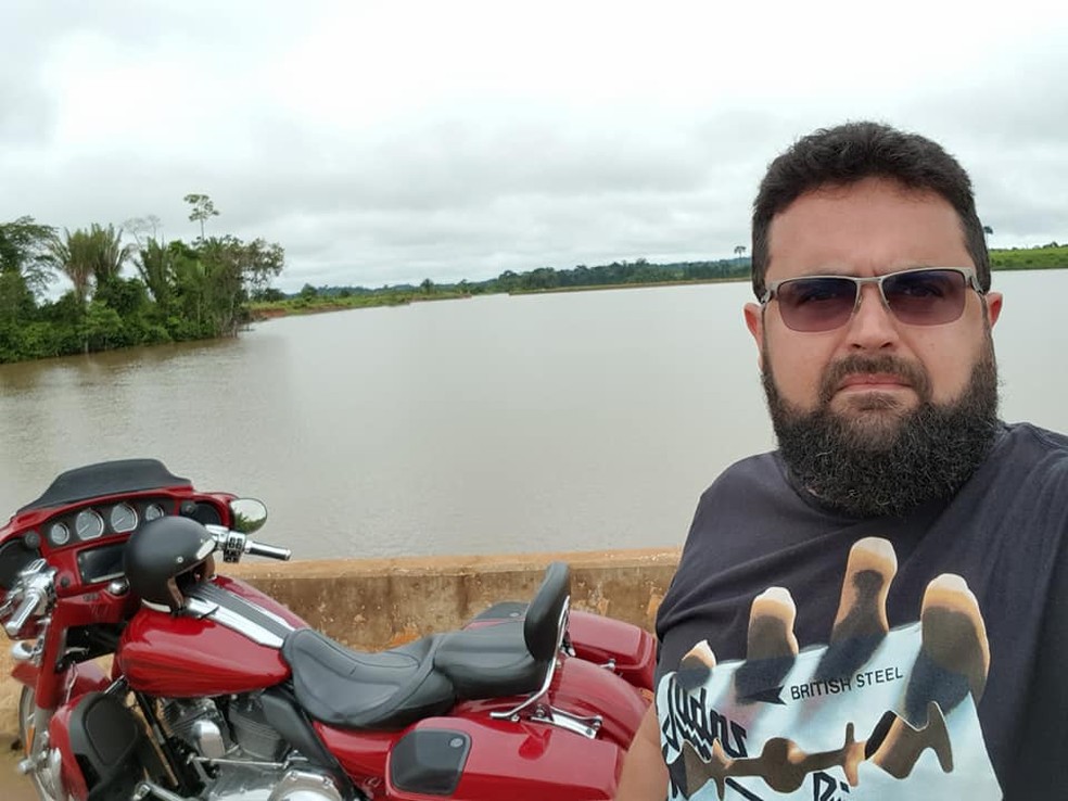Médico morre após perder controle de moto e saltar faixa elevada em Ariquemes (Foto: Reprodução/Facebook)