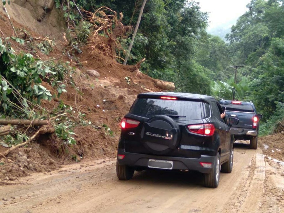Paraty-Cunha é liberada após desobstrução da pista — Foto: Divulgação/Prefeitura de Paraty