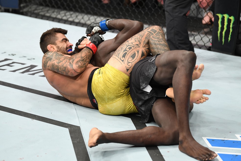 Elizeu Capoeira finalizou Curtis Millender ainda no primeiro roud no UFC Wichita — Foto: Getty Images