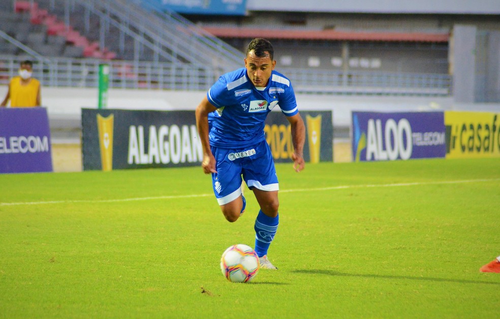 Nadson já disputou 21 jogos e marcou um gol pelo CSA — Foto: Augusto Oliveira/Ascom CSA