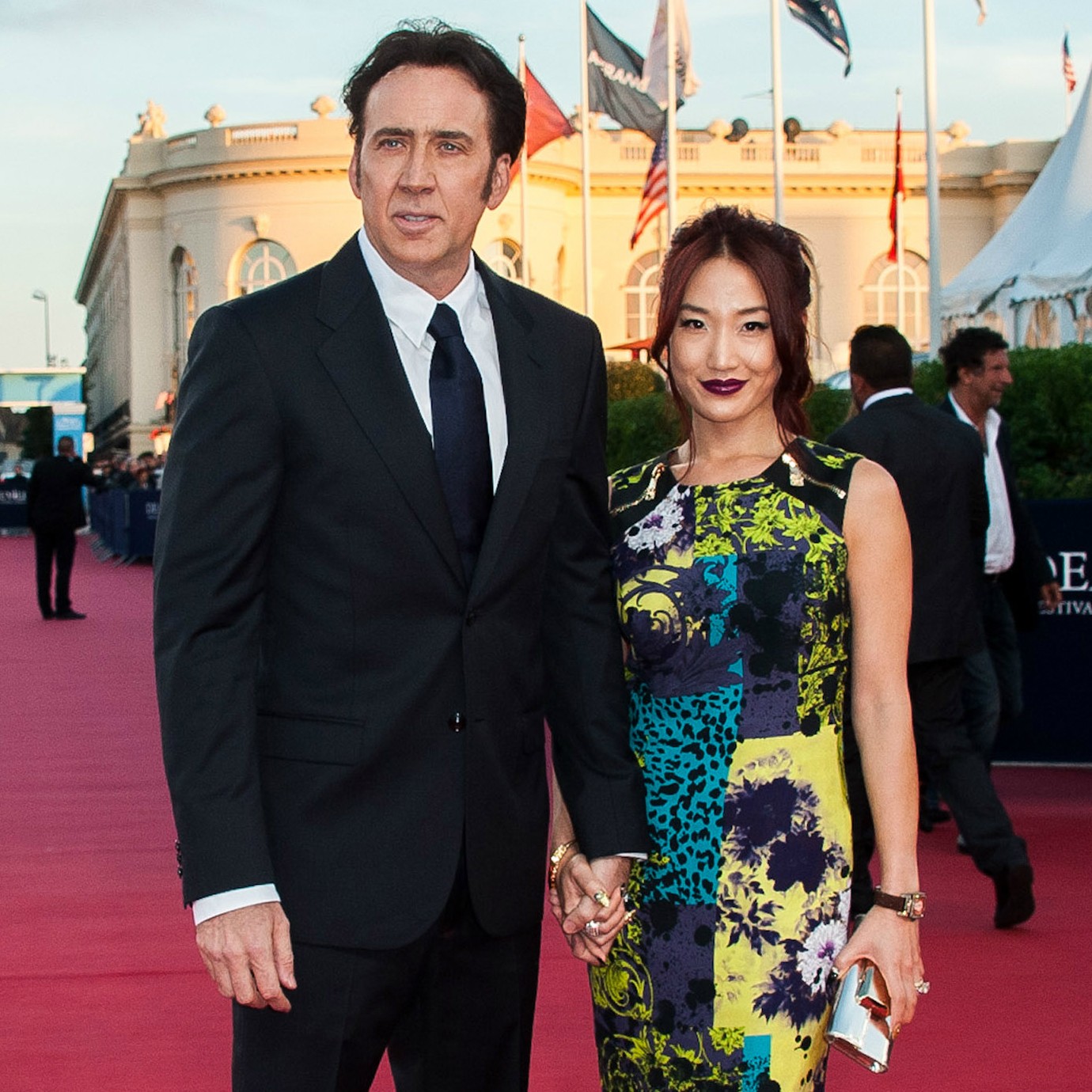 Nicolas Cage está casado já há uma década com a ex-garçonete Alice Kim. Eles subiram ao altar depois de namorar por dois meses. (Foto: Getty Images)
