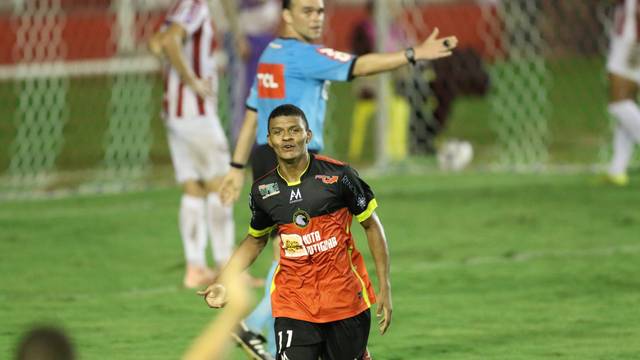 Negueba comemora gol marcado