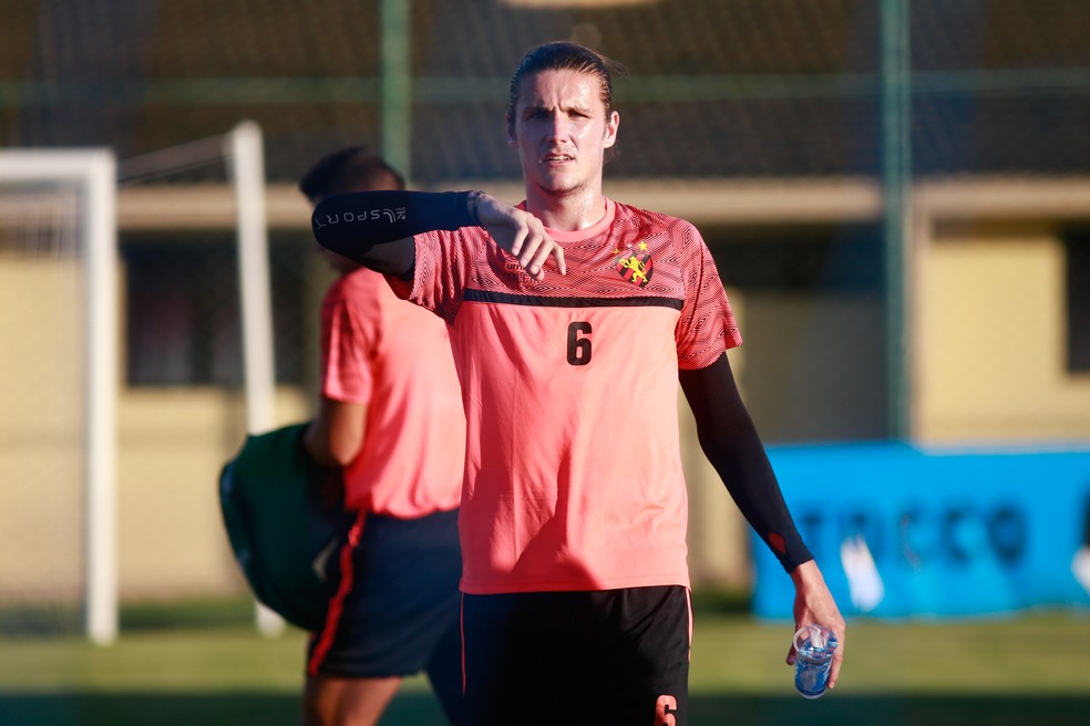 Iago Maidana em treino do Sport &mdash; Foto: Anderson Stevens/Sport Club do Recife