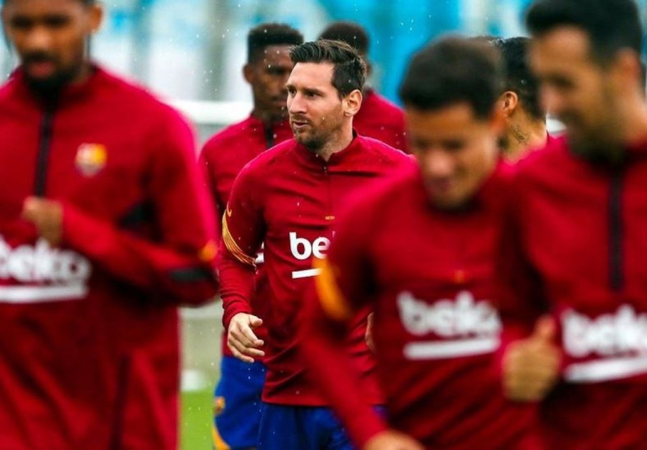 Messi volta a treinar com restante do elenco do Barcelona; Umtiti recebe alta após infecção por coronavírus