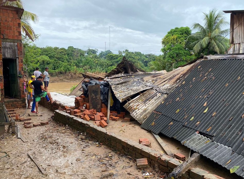 Desmoronamento casas Rio Branco — Foto: Jhon Lisboa/Rede Amazônica Acre