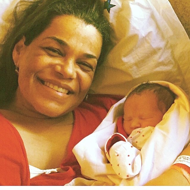 Madalena com Maria Rita recém-nascida (Foto: Reprodução Instagram)