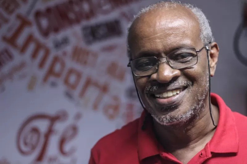 O baiano Zulu Araújo, de 70 anos, foi um dos primeiros brasileiros negros a se formar em arquitetura no país. (Foto: ACERVO PESSOAL via BBC)