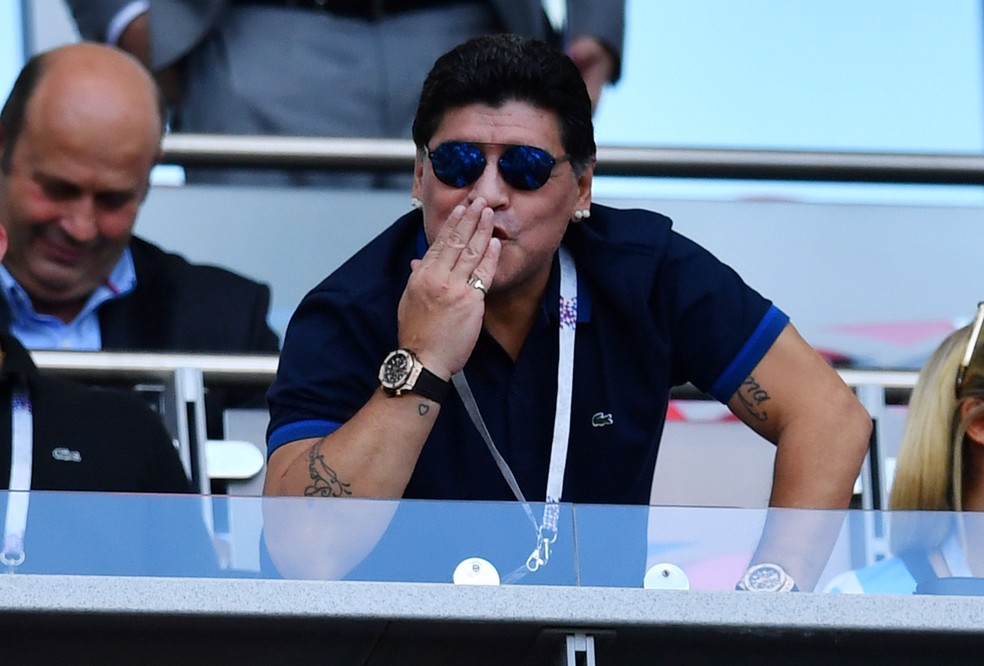 Maradona em Kazan (Foto: Reuters)