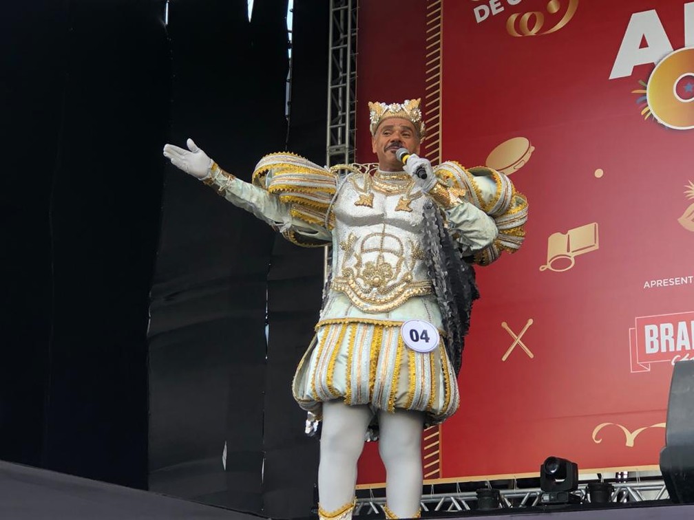 Alex de Oliveira Silva é um dos quatro finalistas no concurso de Rei Momo do carnaval do Rio — Foto: Carlos Brito / G1