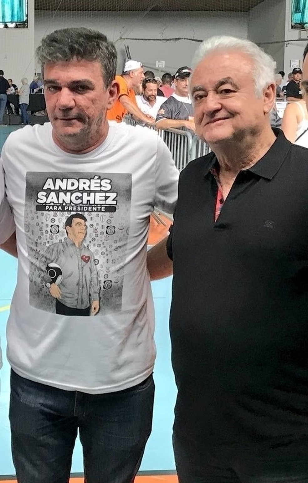 Paulo Garcia em 2018, ao lado de Andrés Sanchez... — Foto: Diego Ribeiro