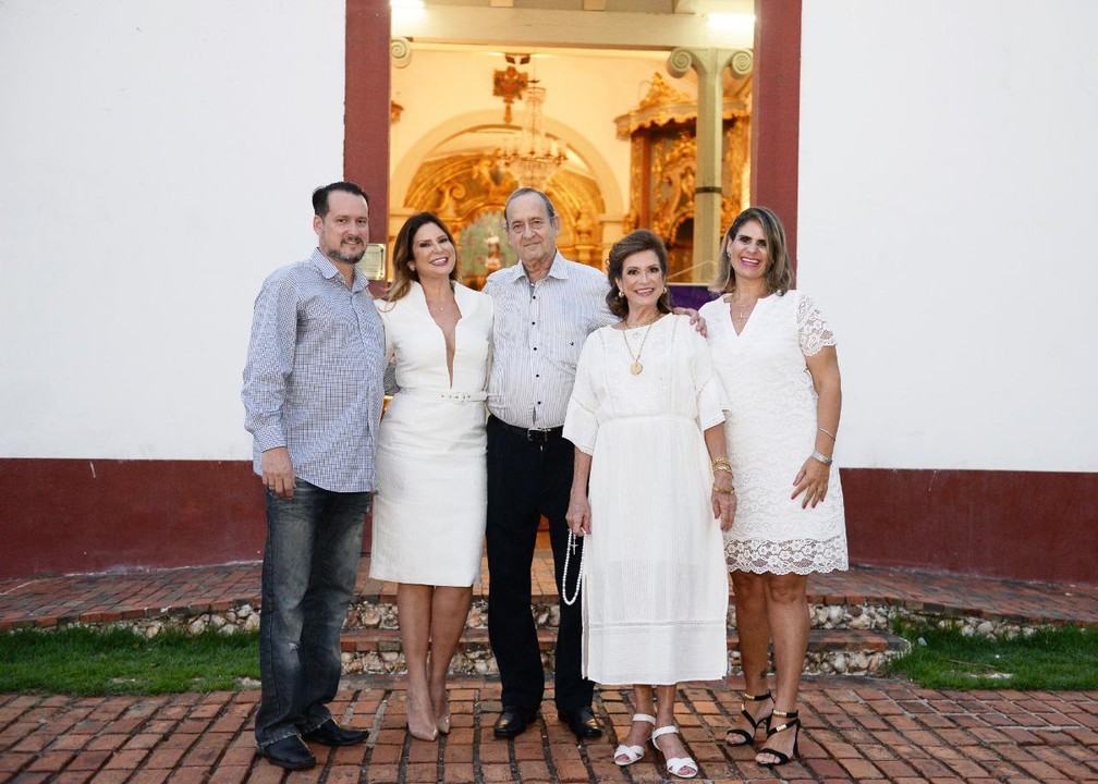 Casal com os três filhos — Foto: Foto Ratts